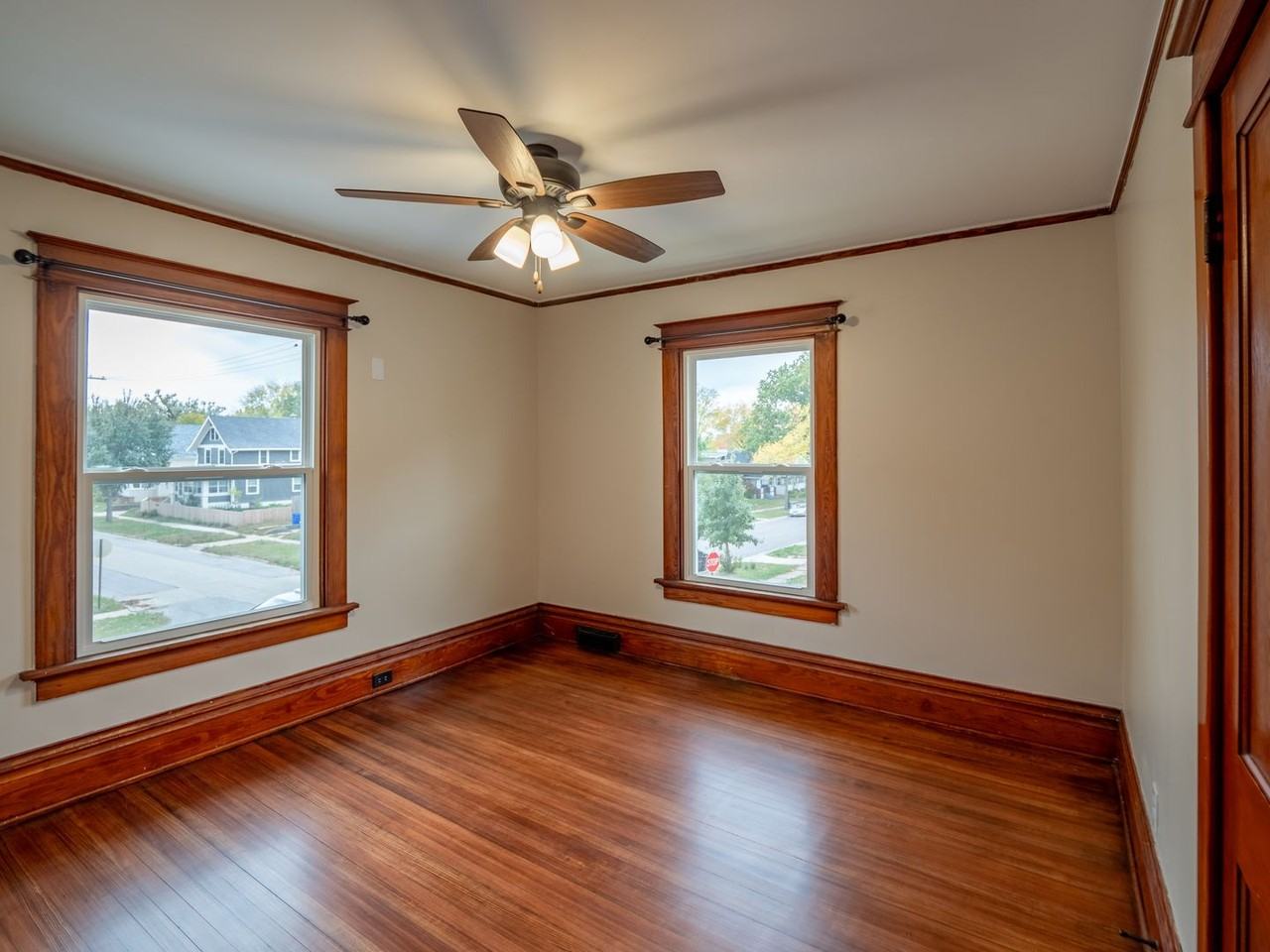 1717 7th Ave Se - Photo 5 of 11