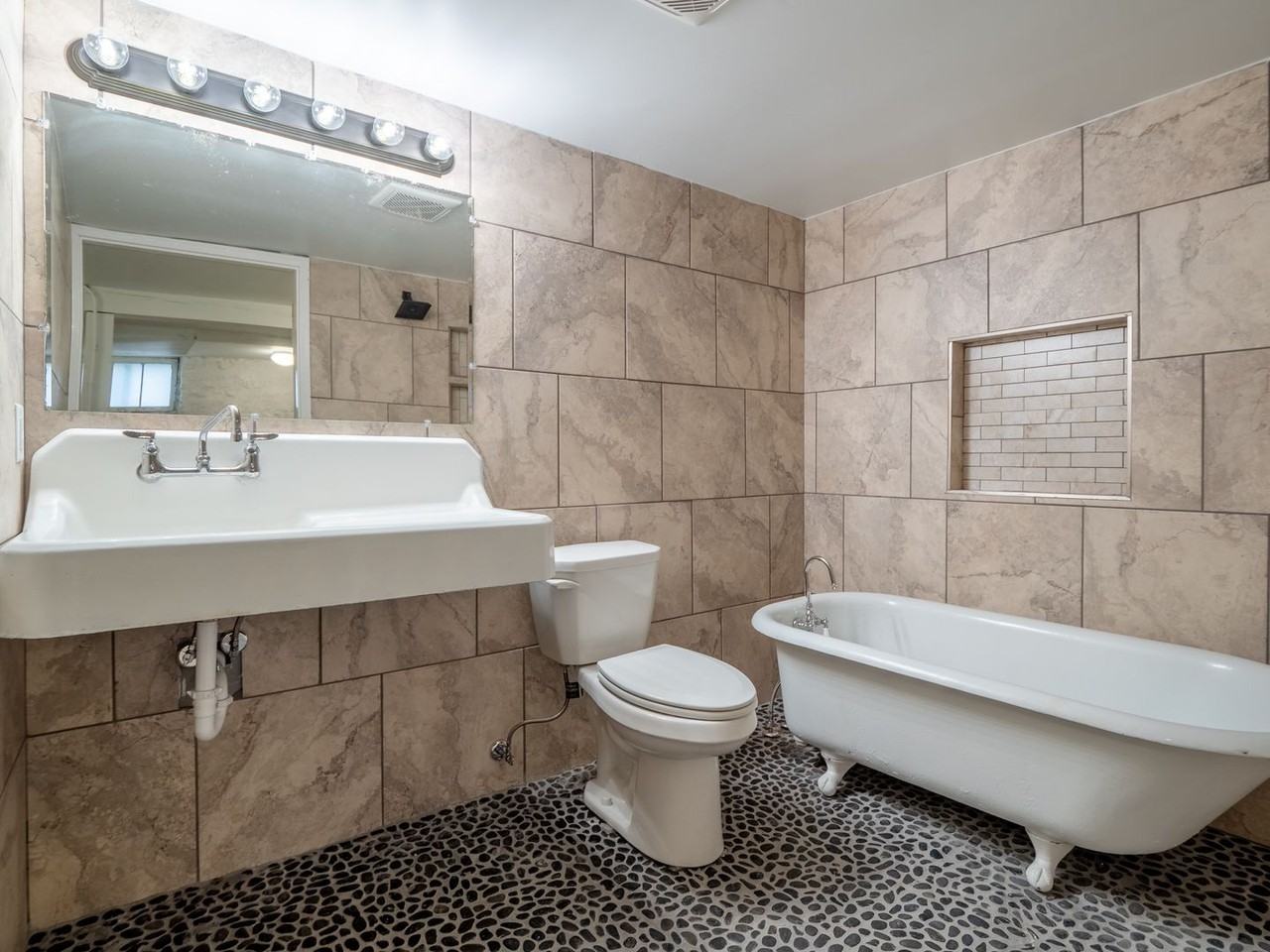 1717 7th Ave Se - Photo 7 of 11
