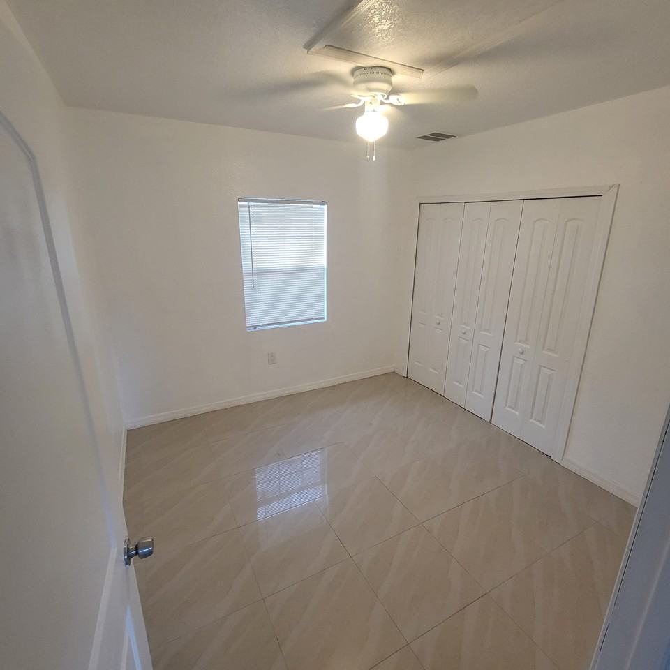 316 West Buchanon Avenue - Photo 3 of 20