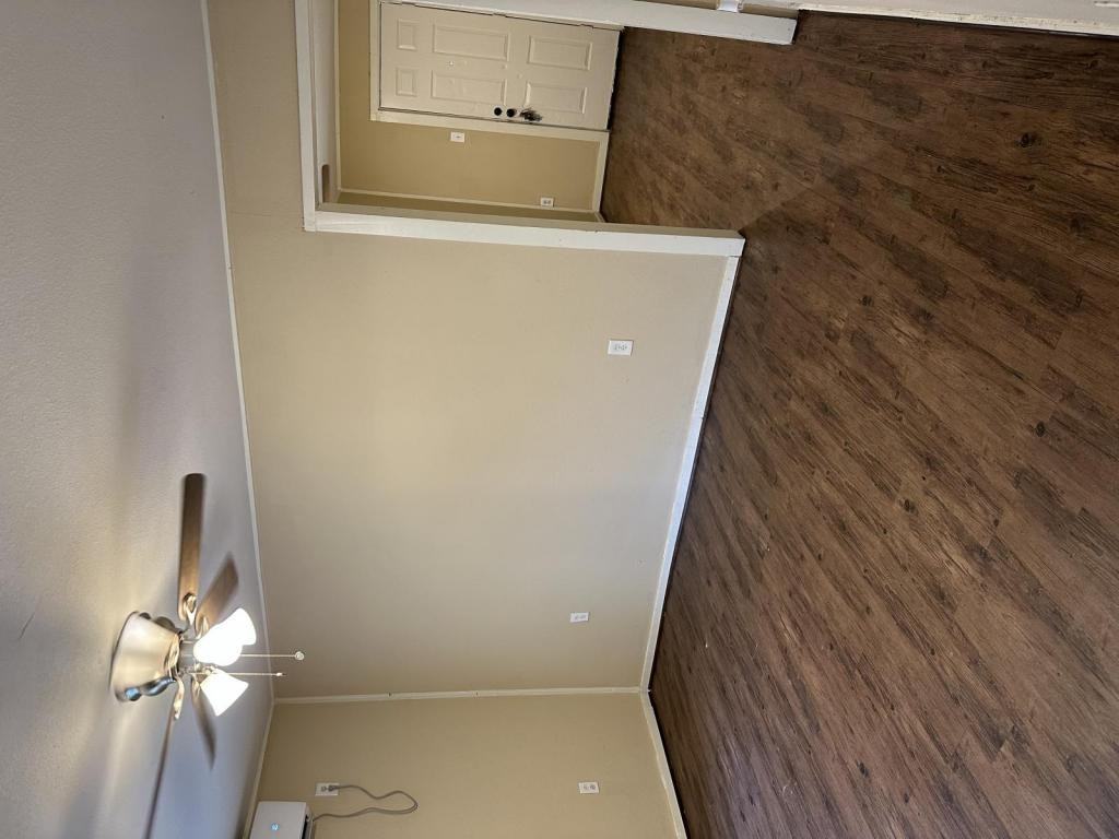 804 Avenue I #A - Photo 5 of 7