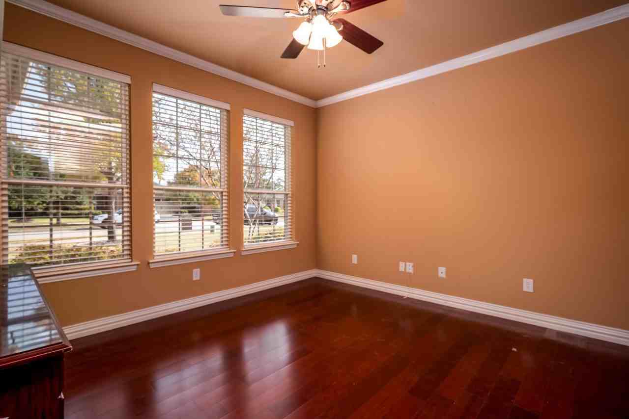 974 Harbor Springs Dr - Photo 3 of 33