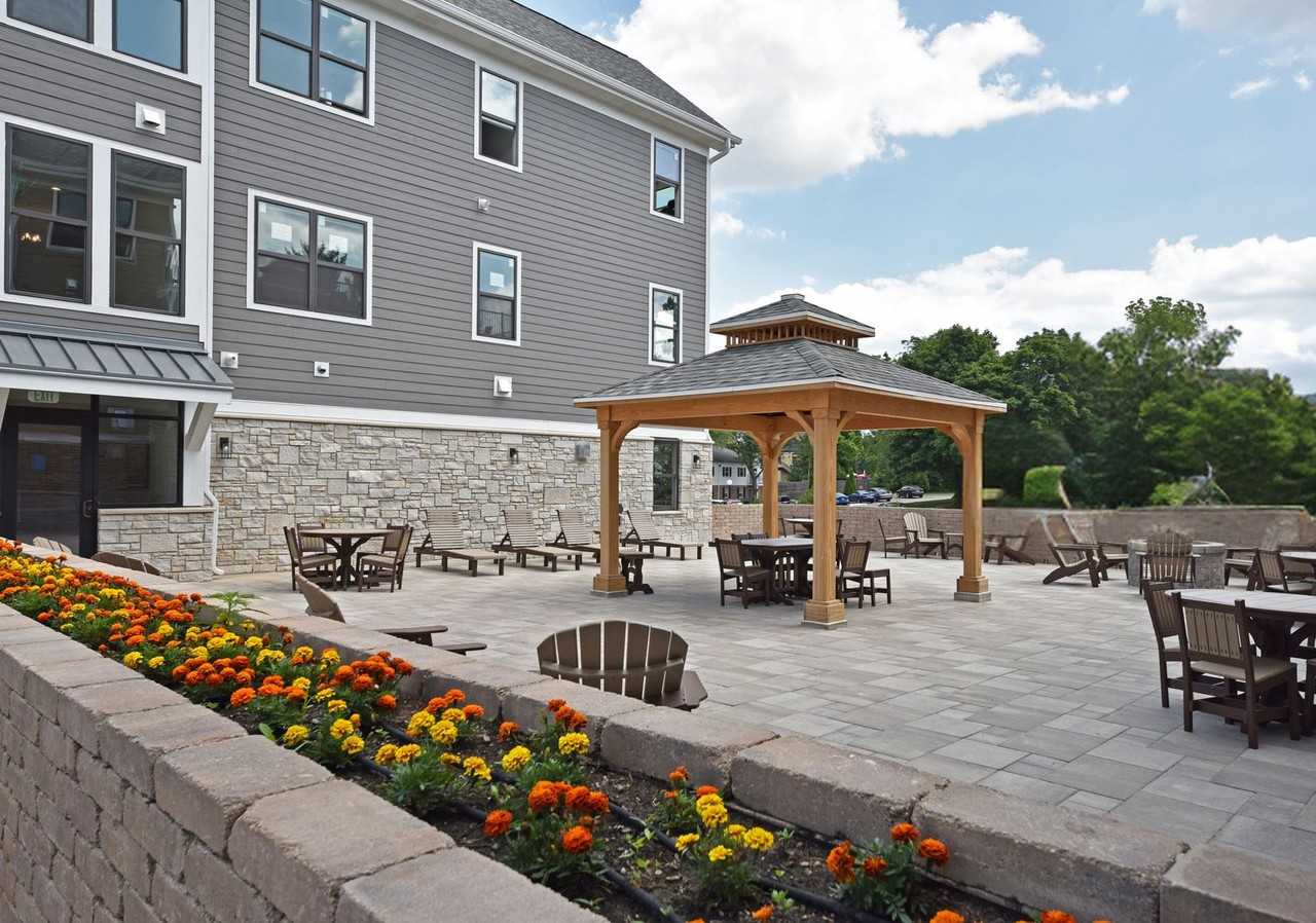 W62N438 Hanover Ave - Photo 5 of 41