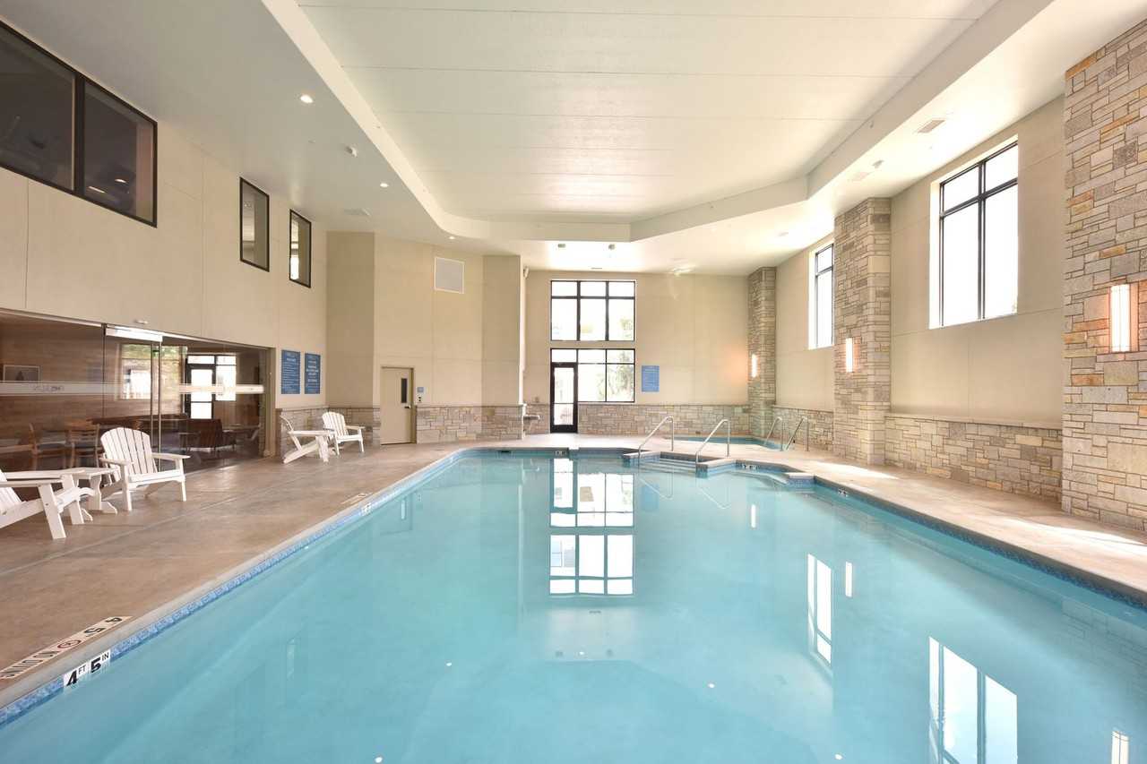 W62N438 Hanover Ave - Photo 6 of 41