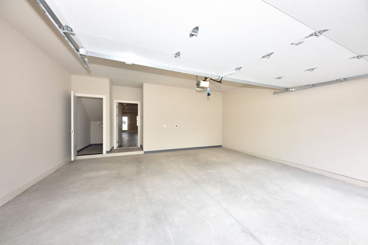 W62N438 Hanover Ave - Photo 5 of 33