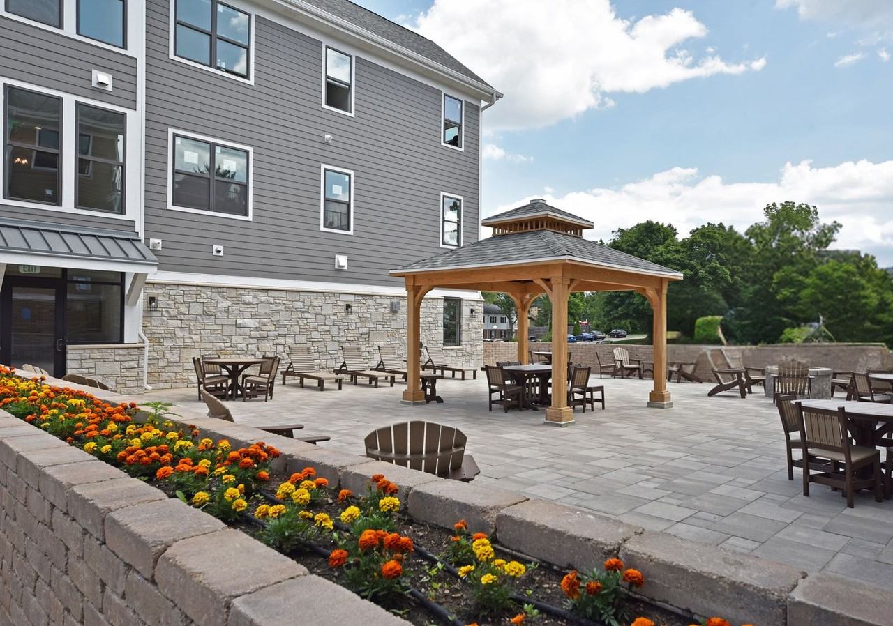 W62N438 Hanover Ave - Photo 5 of 37