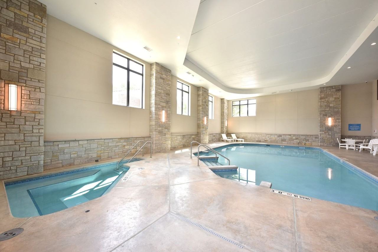 W62N438 Hanover Ave - Photo 7 of 37