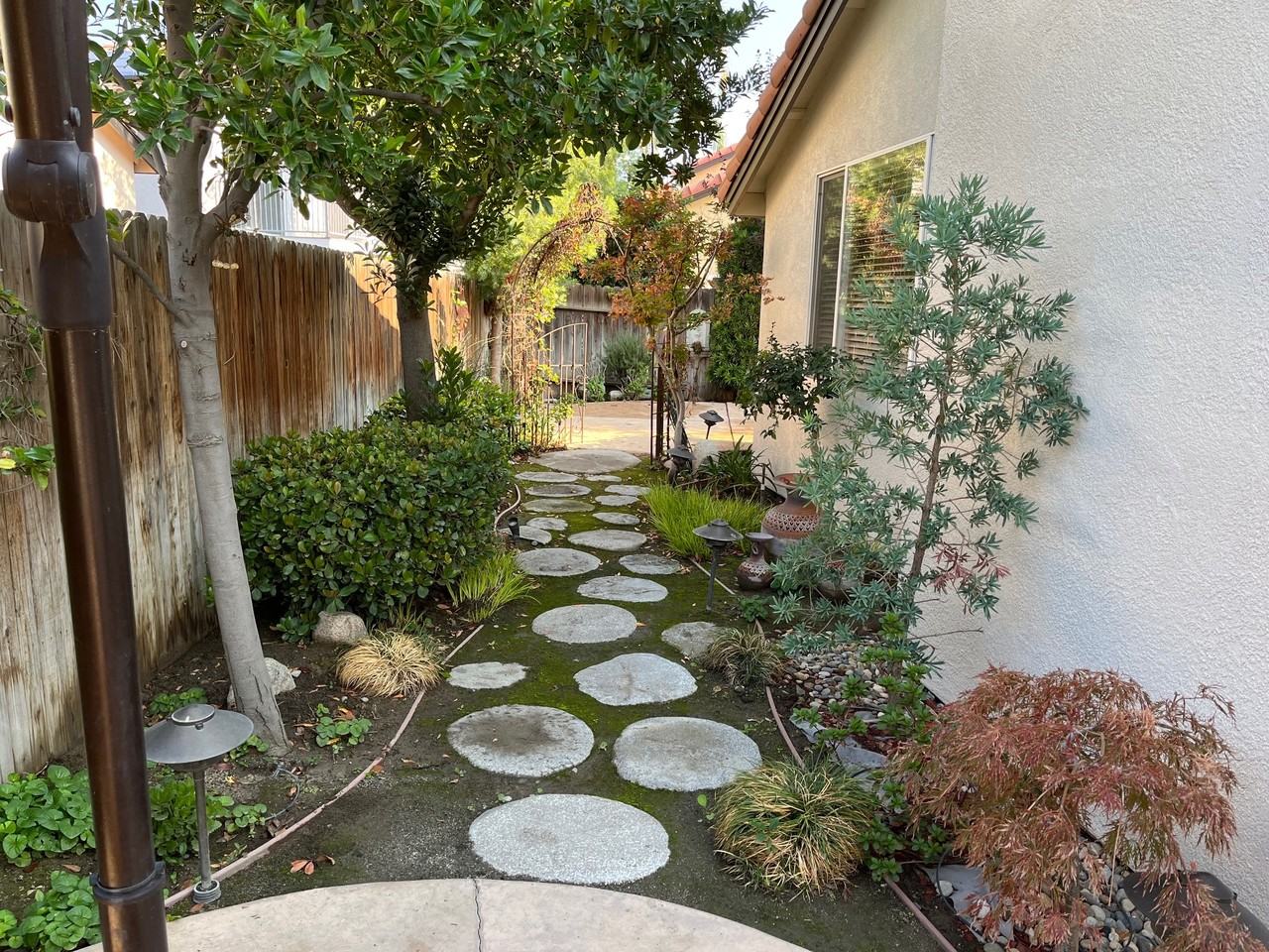 8606 Fairfield Dr - Photo 3 of 10