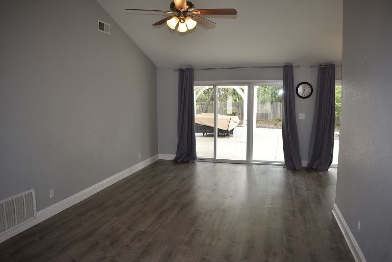 7704 Conquistador Ct - Photo 2 of 24