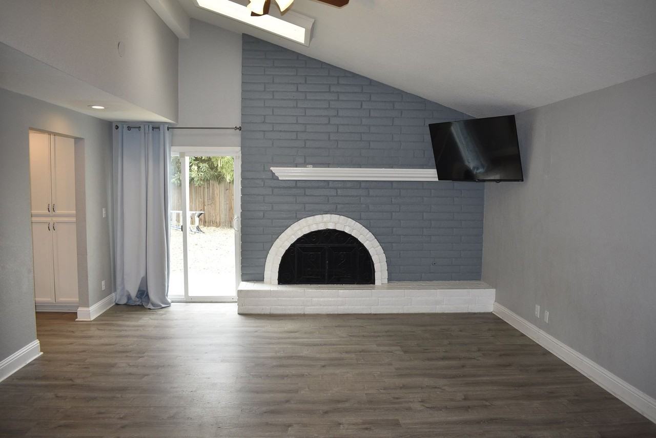 7704 Conquistador Ct - Photo 3 of 24