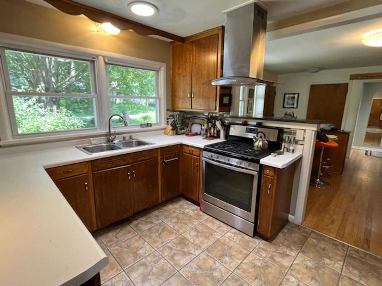 1513 Longview St - Photo 3 of 37