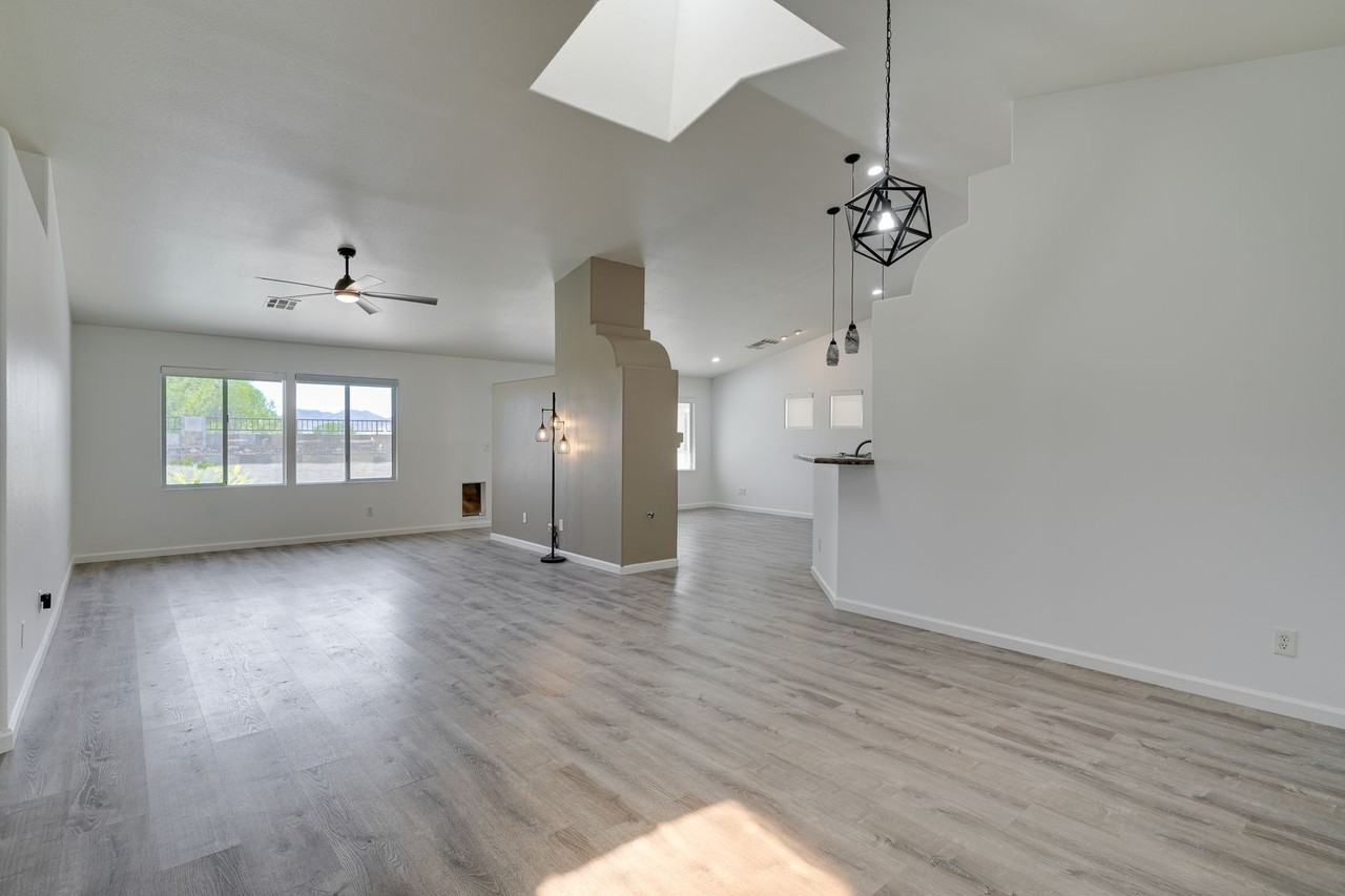1030 Kings View Ct - Photo 5 of 30