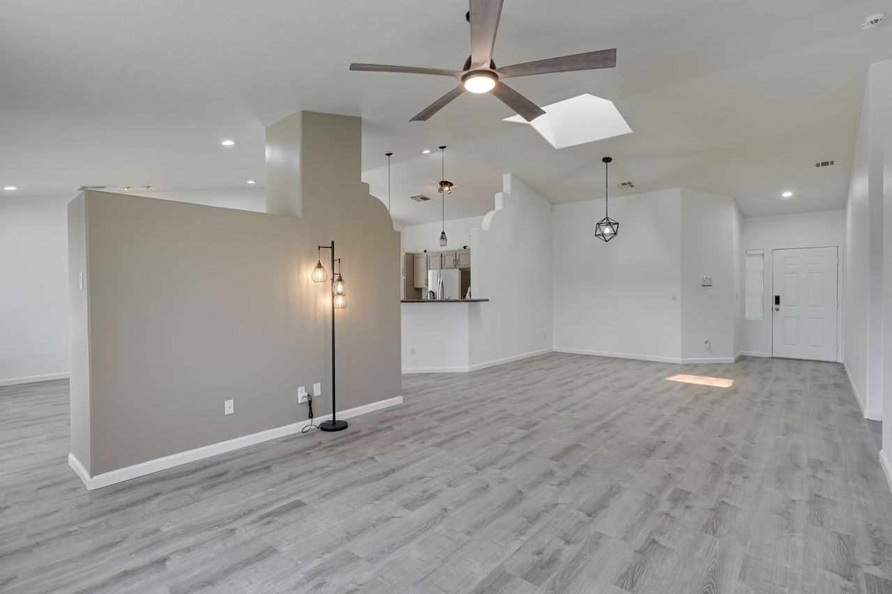 1030 Kings View Ct - Photo 6 of 30