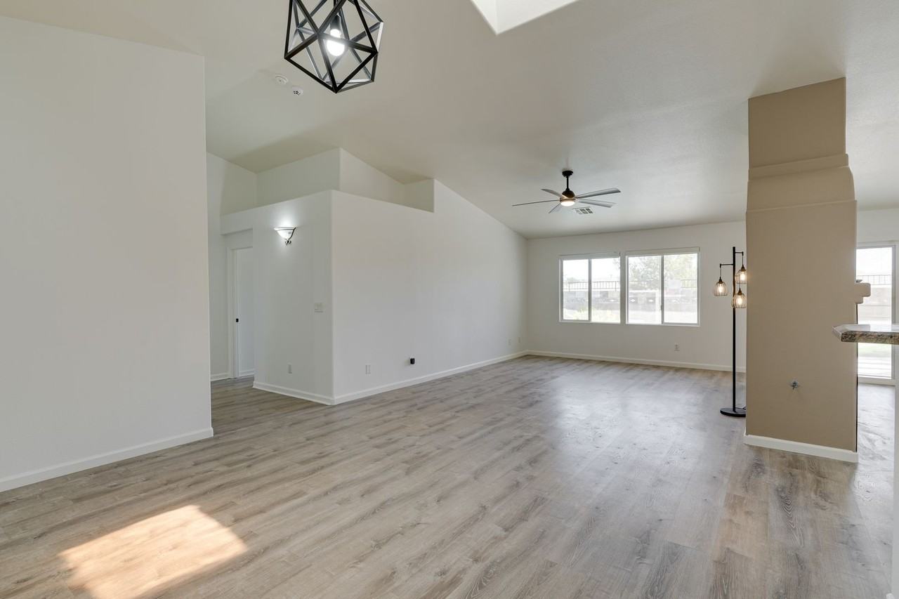 1030 Kings View Ct - Photo 7 of 30