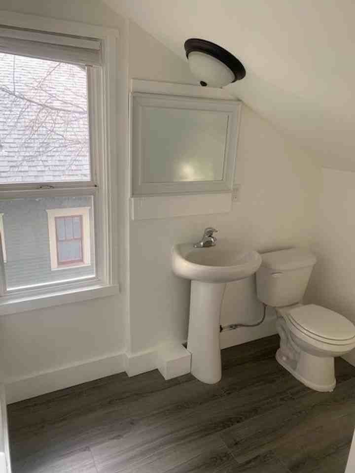 344 Nw Delaware Ave #3 - Photo 7 of 10