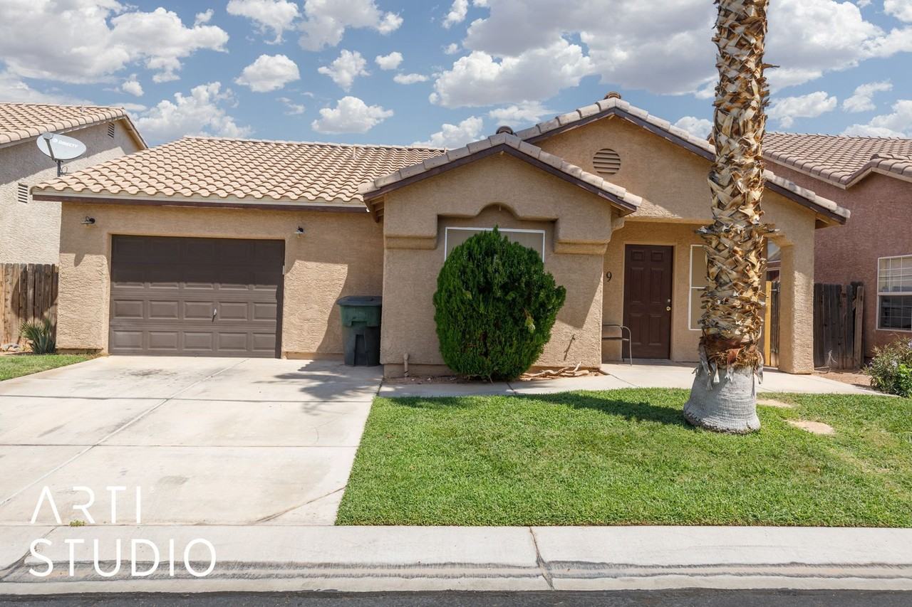 919 Adobe Dr - Photo 2 of 17
