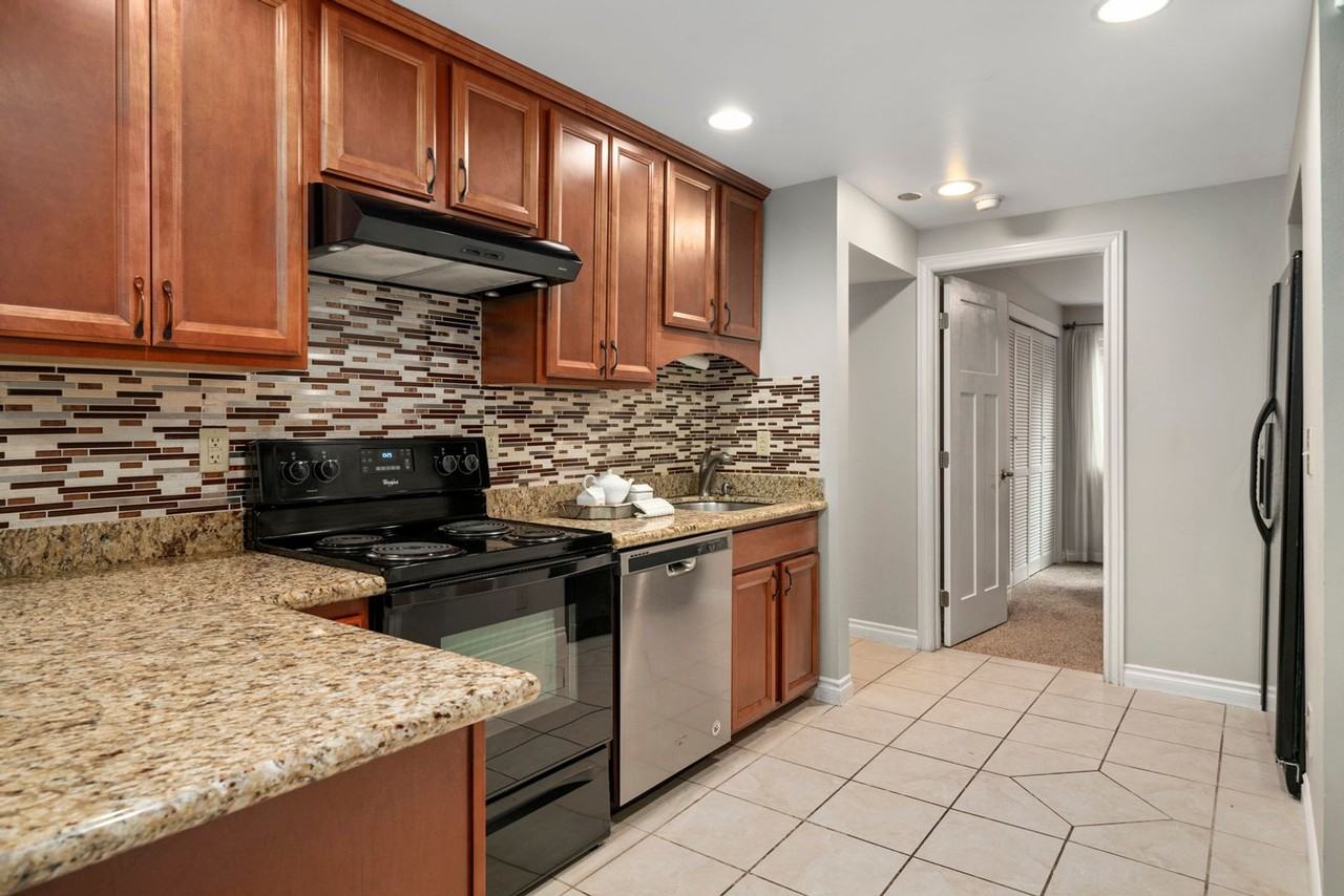 30th102 - Photo 3 of 21