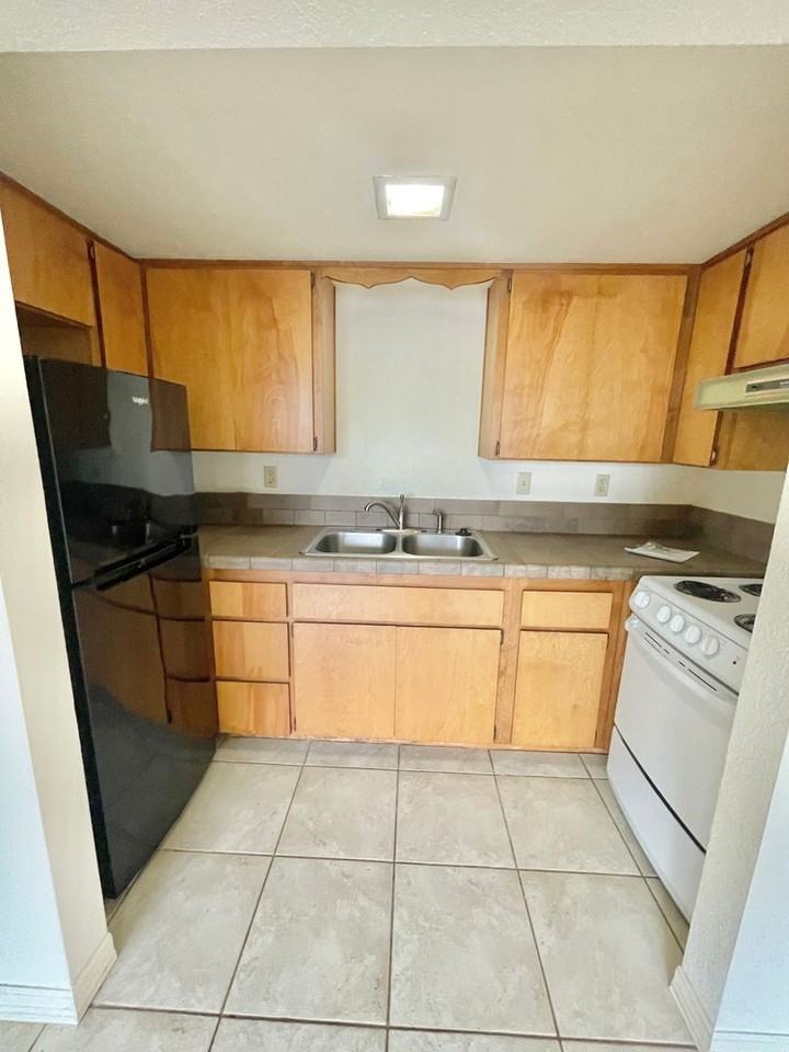 235-5c - 475 N. Main St. #1-5 - Photo 5 of 14