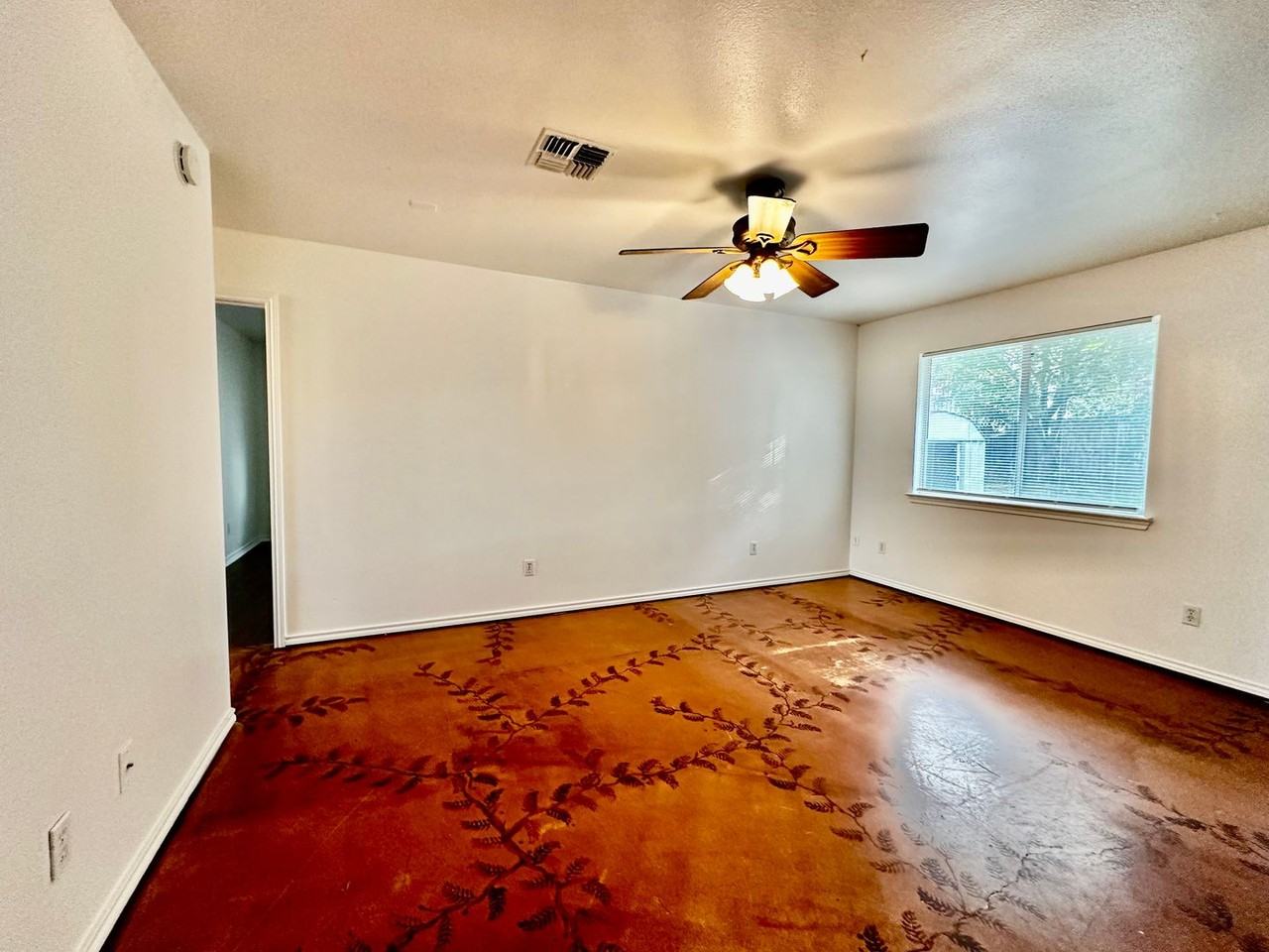 123 Amelia Ct - Photo 2 of 9