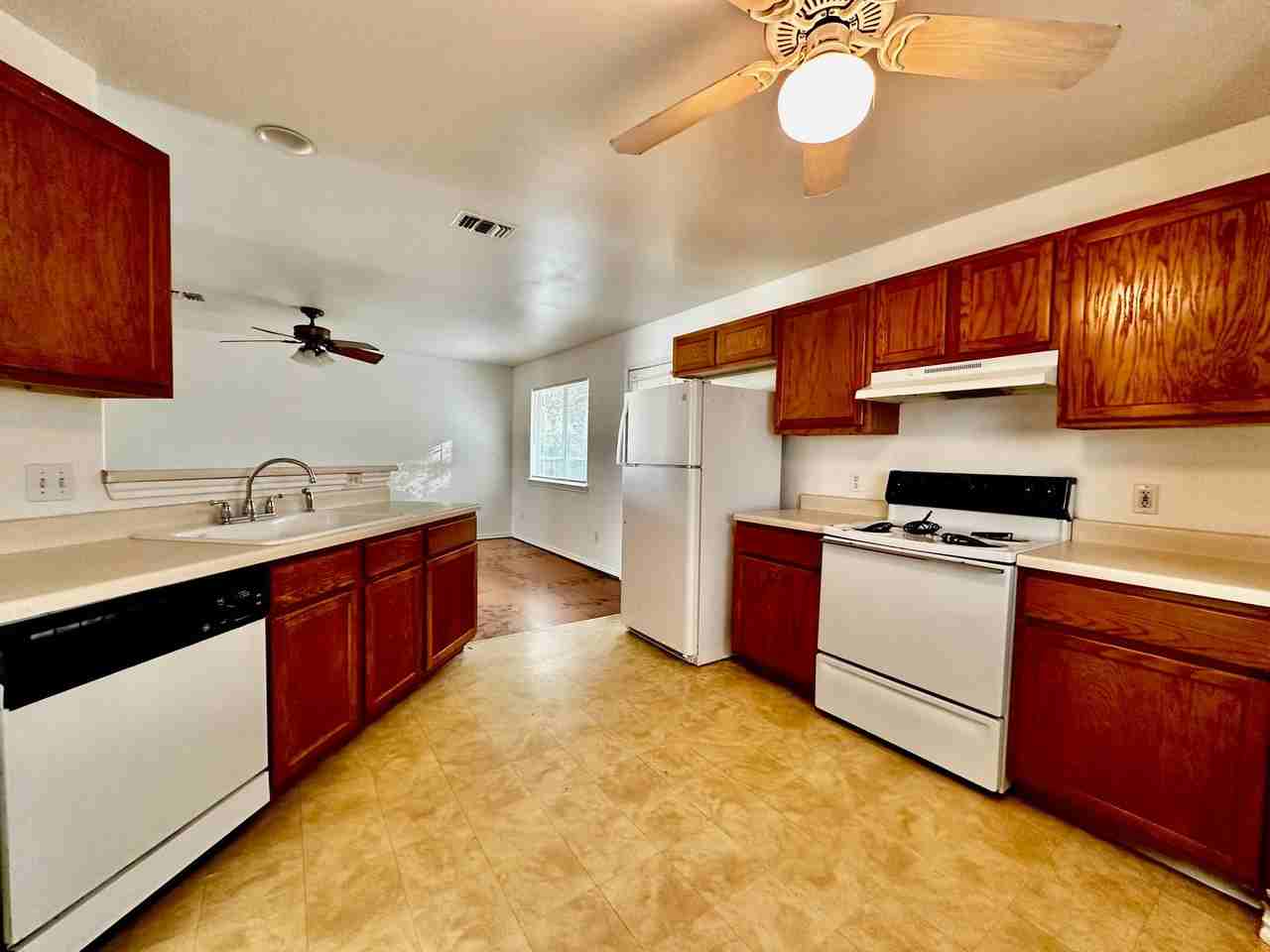 123 Amelia Ct - Photo 3 of 9