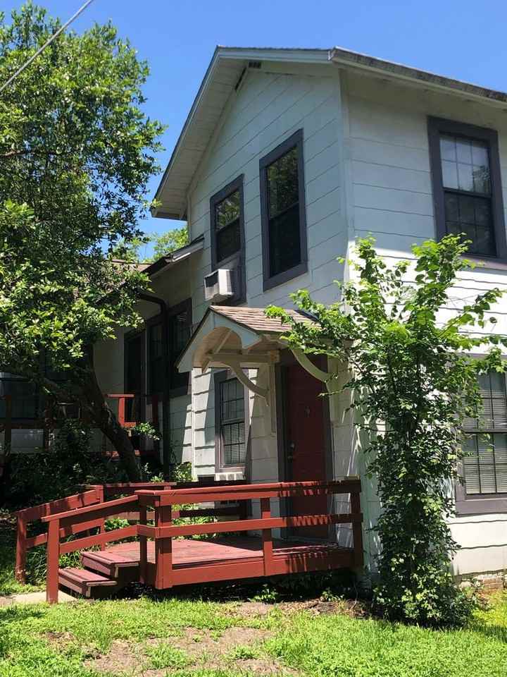 1228 20th St - Photo 3 of 9