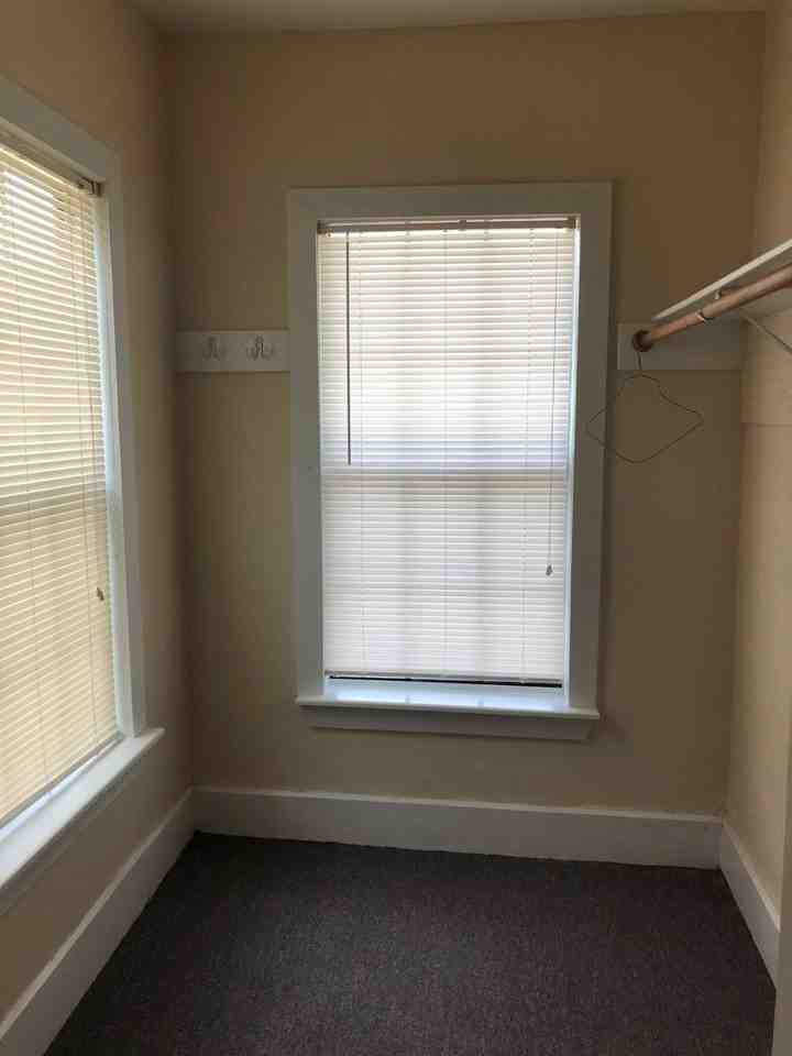 1228 20th St - Photo 6 of 9