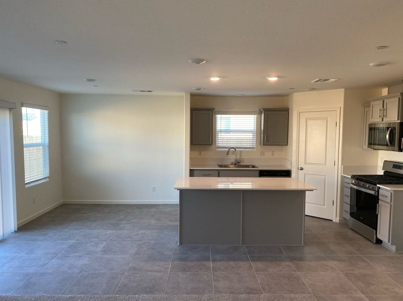 1032 E Loyola Ave - Photo 5 of 20
