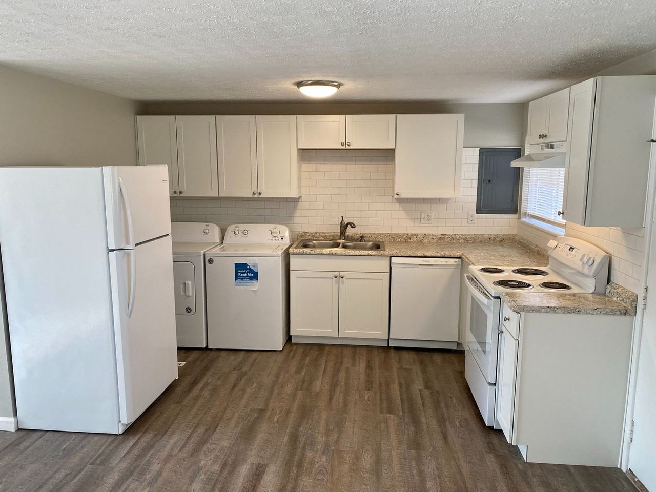301 Ives Ln - Photo 4 of 15