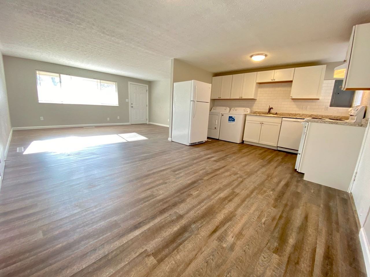 301 Ives Ln - Photo 5 of 15