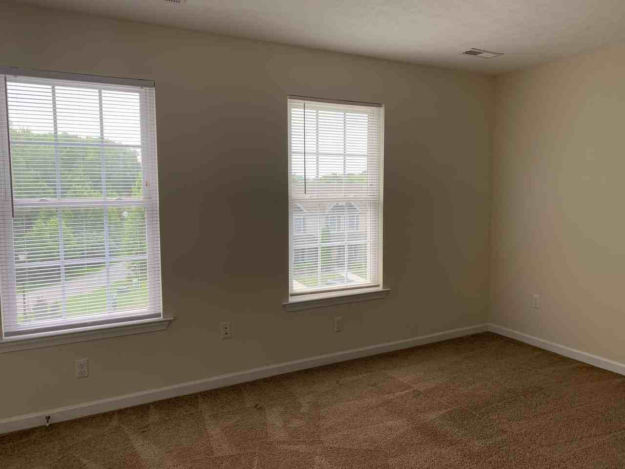 9 Gloucester Dr - Photo 5 of 7