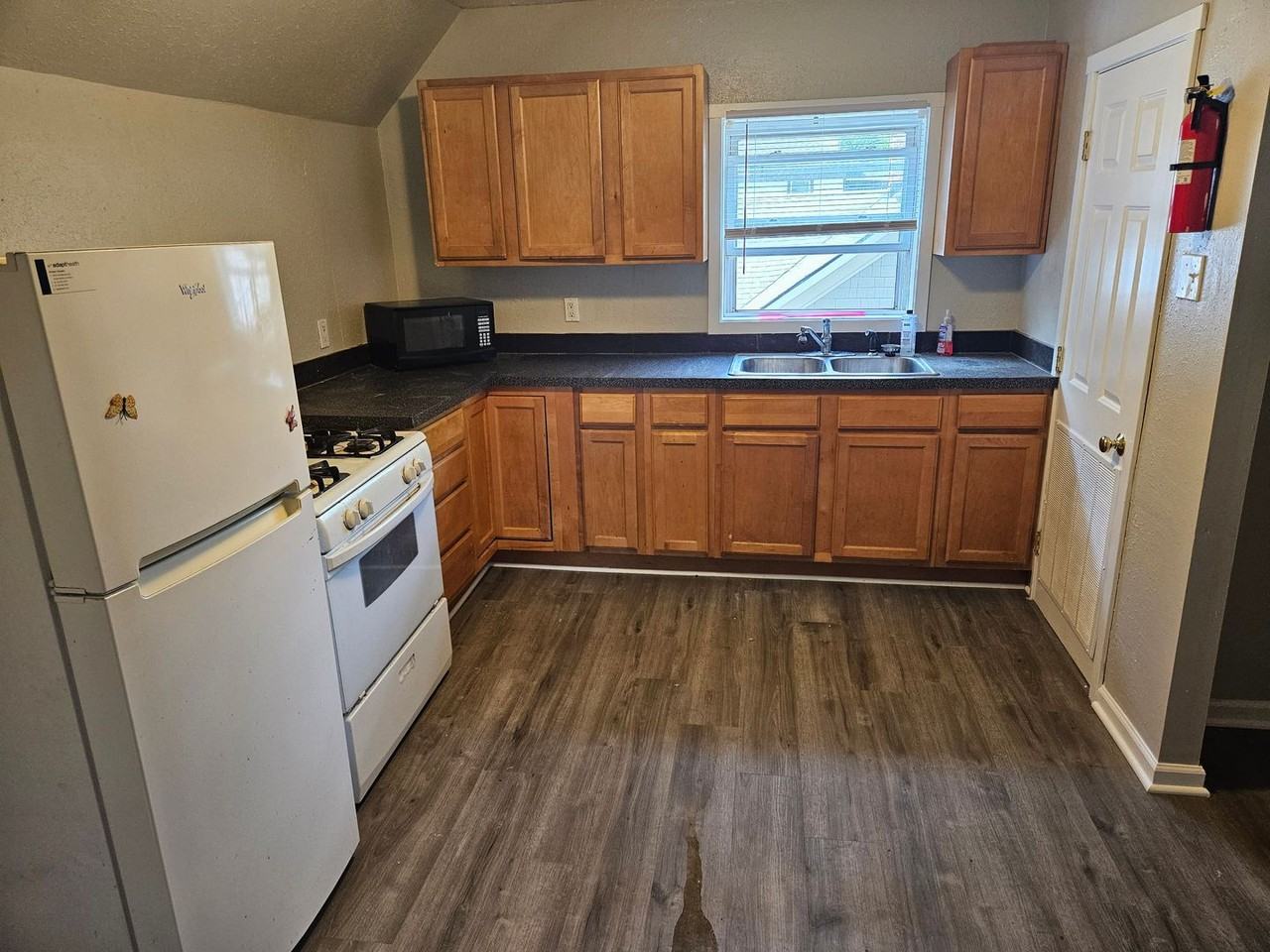 710 Watson - Photo 2 of 11