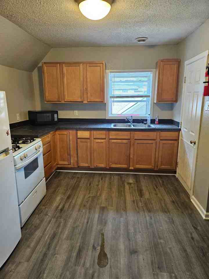 710 Watson - Photo 3 of 11