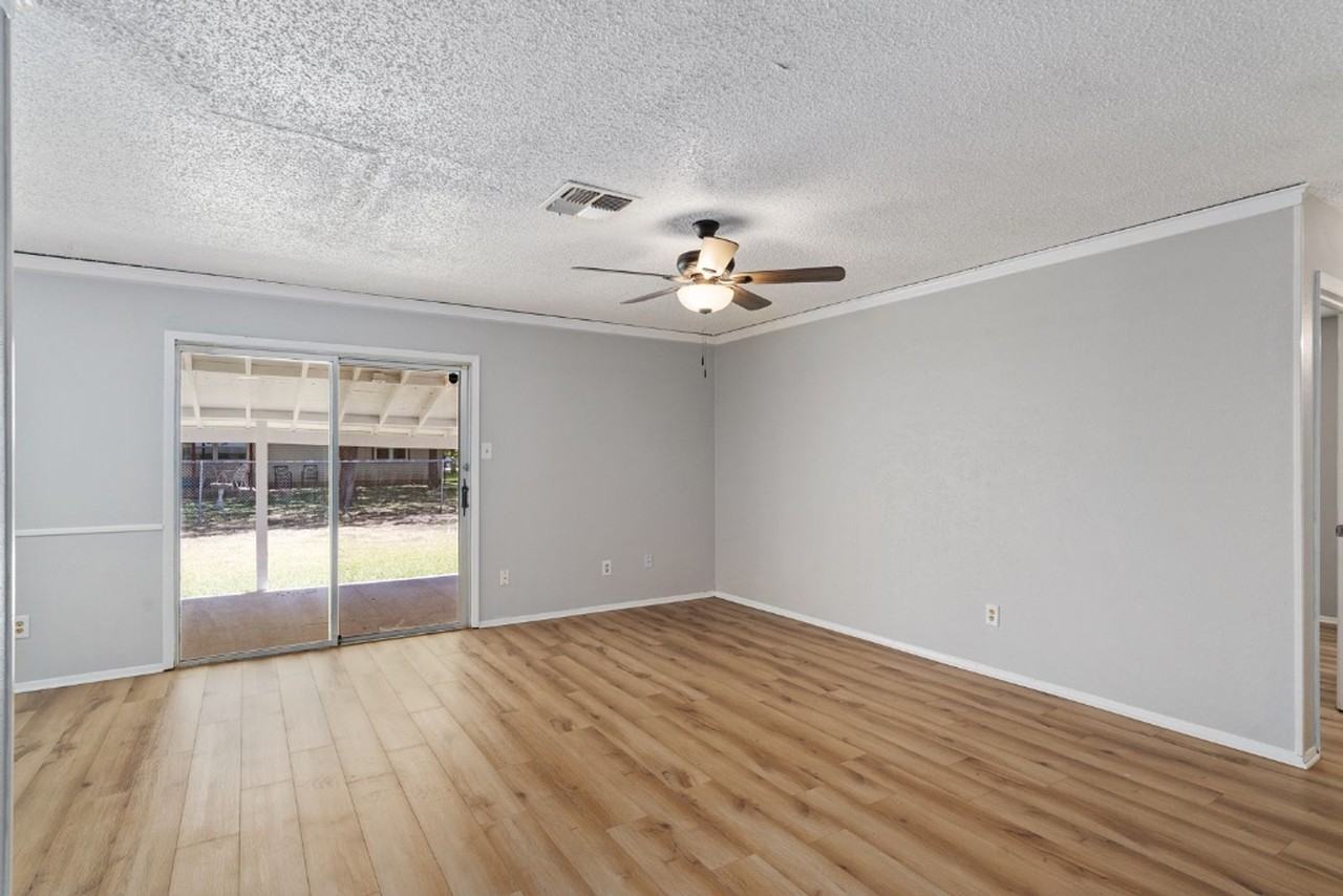 2002 Greenhill Dr - Photo 3 of 23