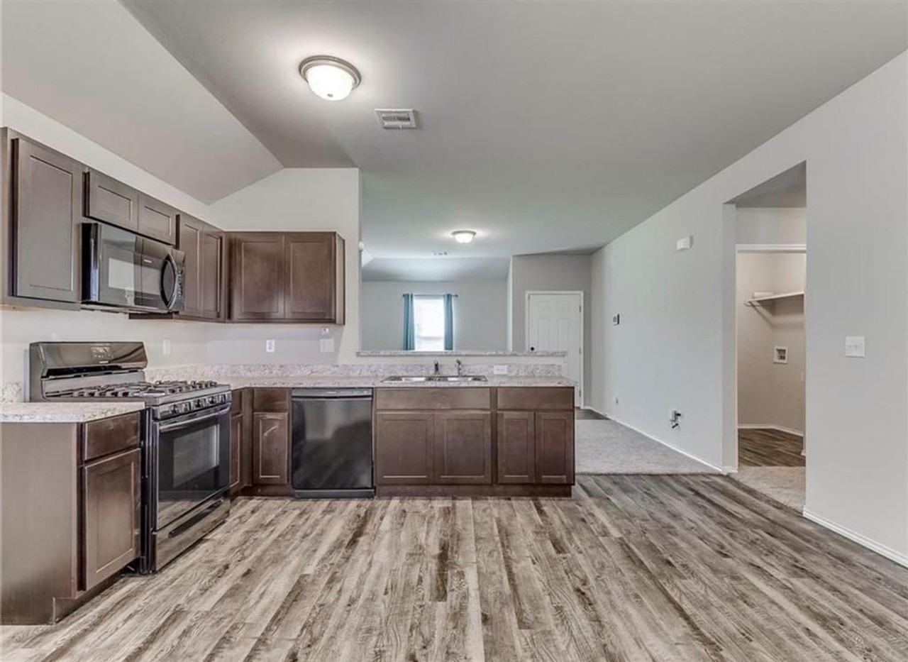 9505 Nw 119th St - Photo 3 of 13