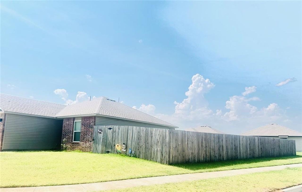 9505 Nw 119th St - Photo 4 of 13