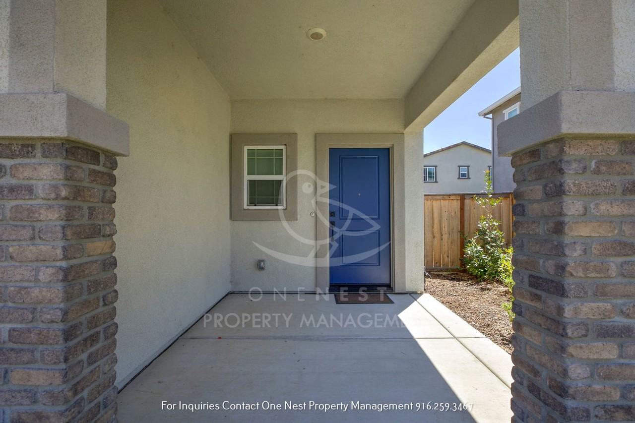 968 Franklin St - Photo 3 of 27