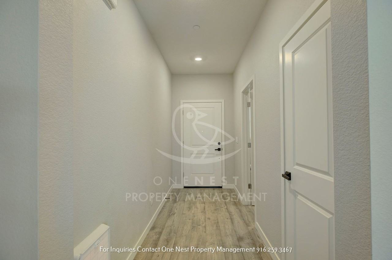 968 Franklin St - Photo 4 of 27