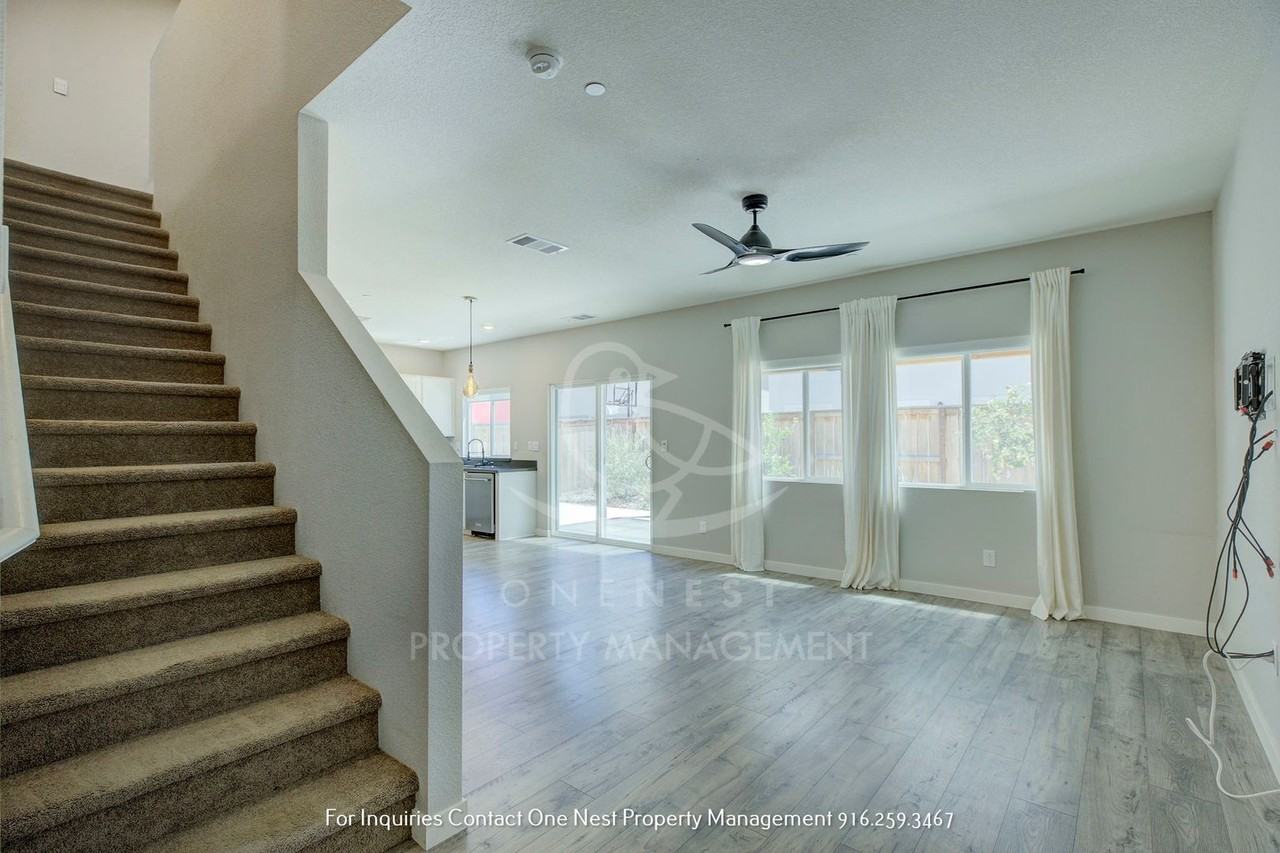 968 Franklin St - Photo 5 of 27