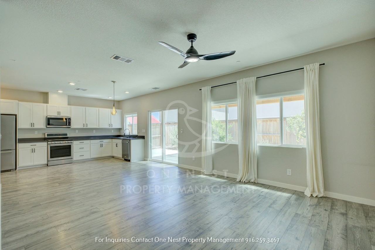 968 Franklin St - Photo 6 of 27