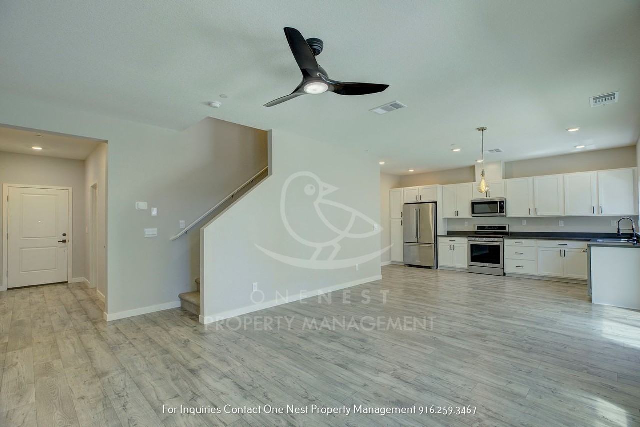 968 Franklin St - Photo 7 of 27