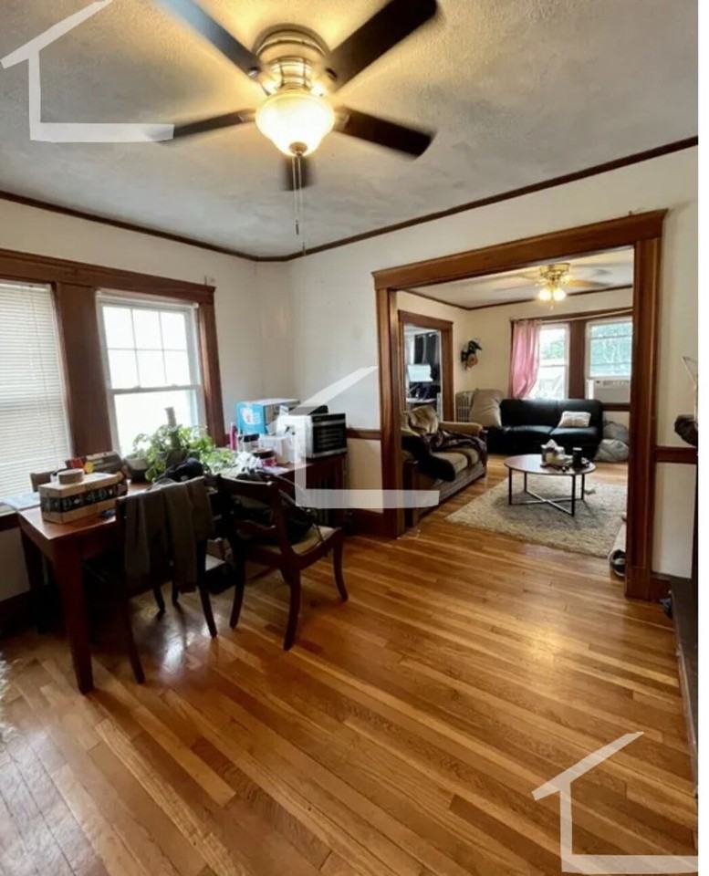 13 Perthshire Rd - Photo 3 of 7