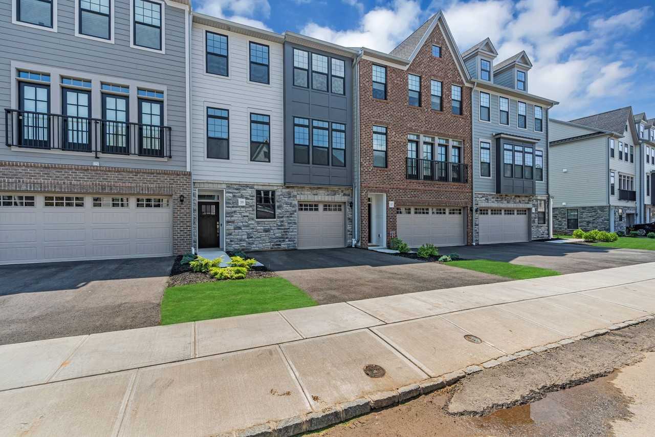 39 Cinnamon Dr - Photo 2 of 46