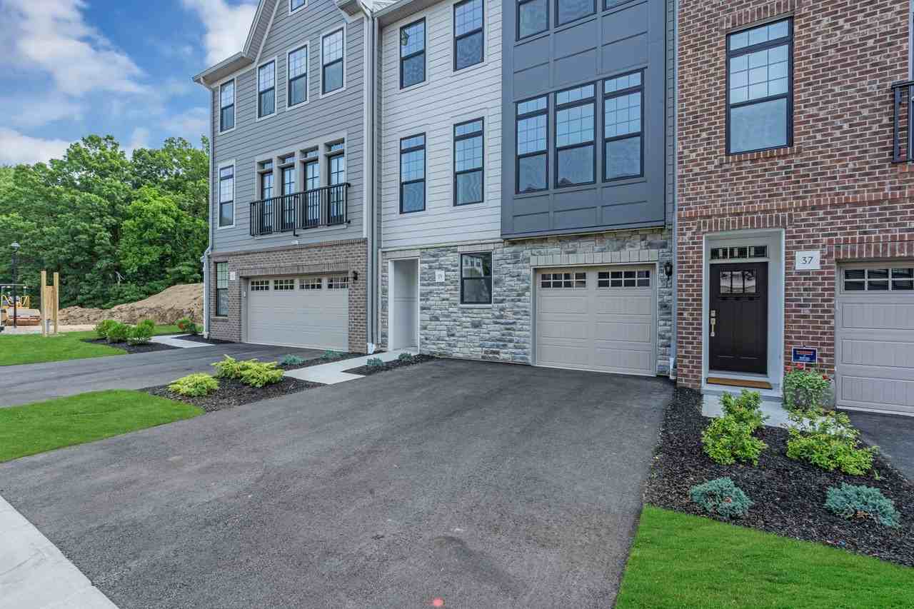 39 Cinnamon Dr - Photo 3 of 46