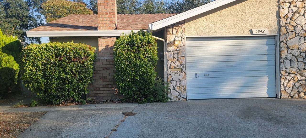 5942 Merrywood Dr - Photo 3 of 34