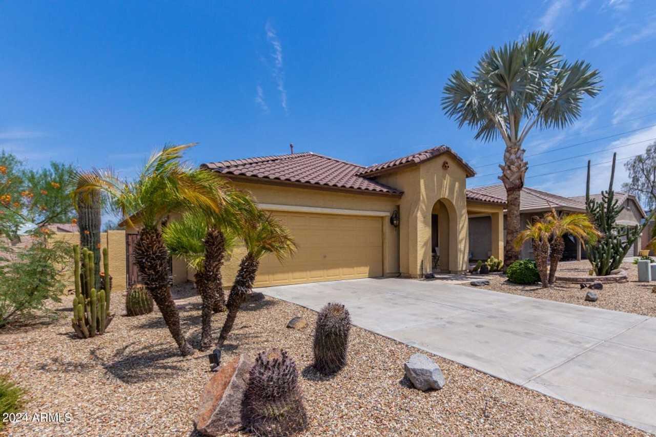 10710 W Jefferson St - Photo 2 of 46