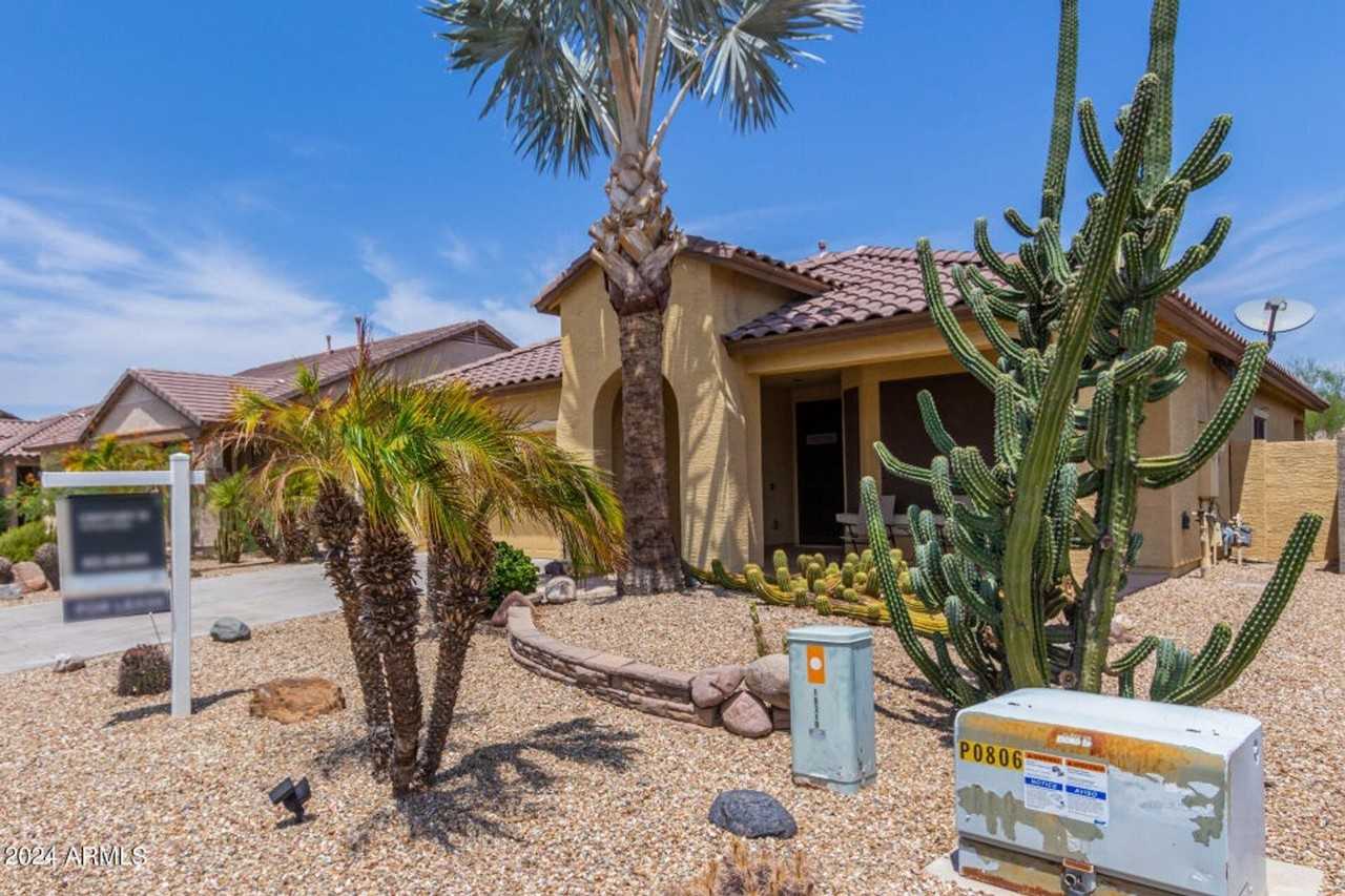 10710 W Jefferson St - Photo 3 of 46