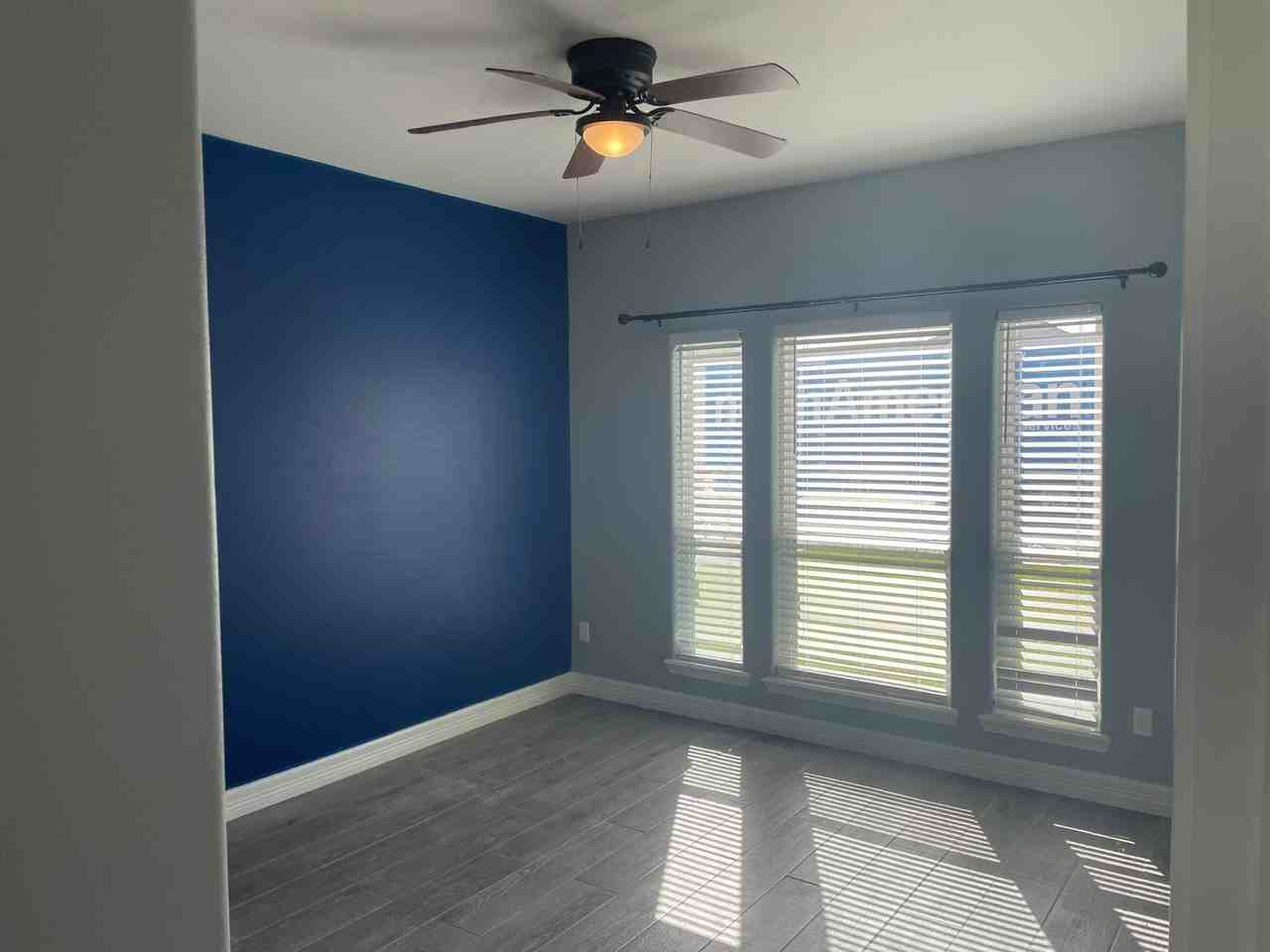 3905 Woodhouse Ln - Photo 4 of 45