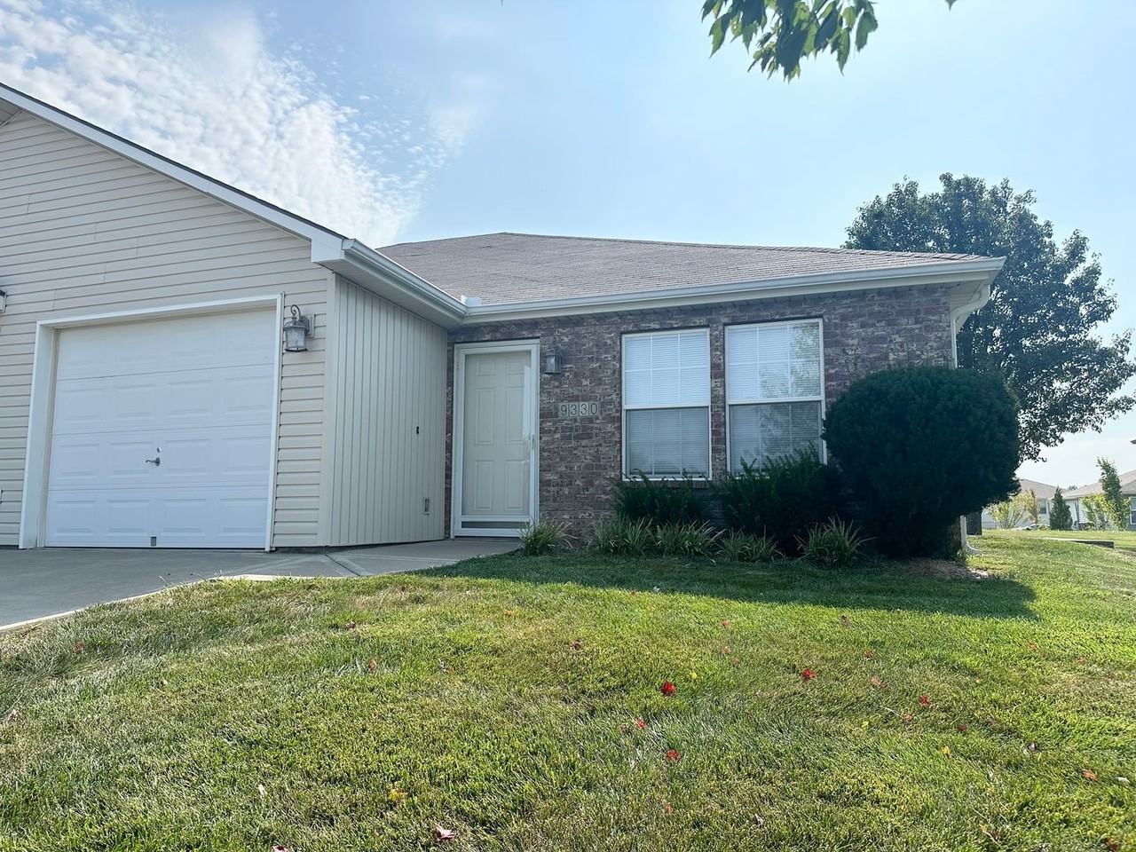 9330 Se 2nd St - Photo 2 of 13