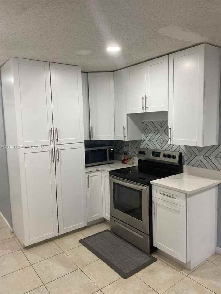 225 N Ware Dr - Photo 3 of 20