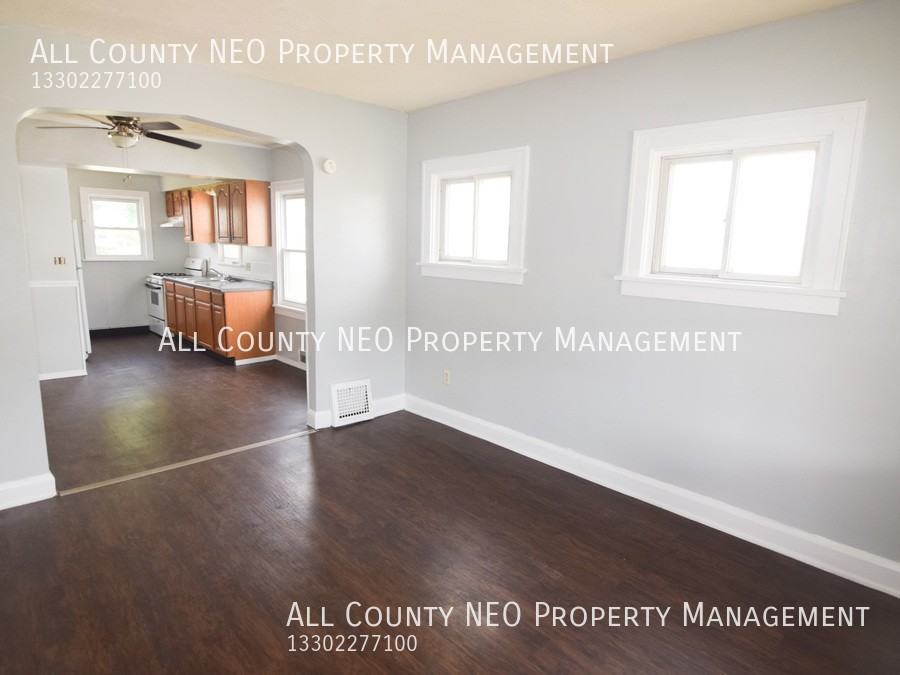 1241 Bedford Ave Sw - Photo 2 of 22