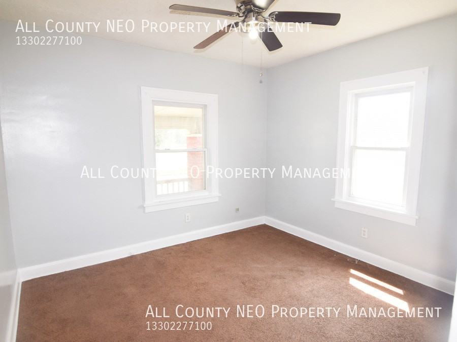 1241 Bedford Ave Sw - Photo 3 of 22